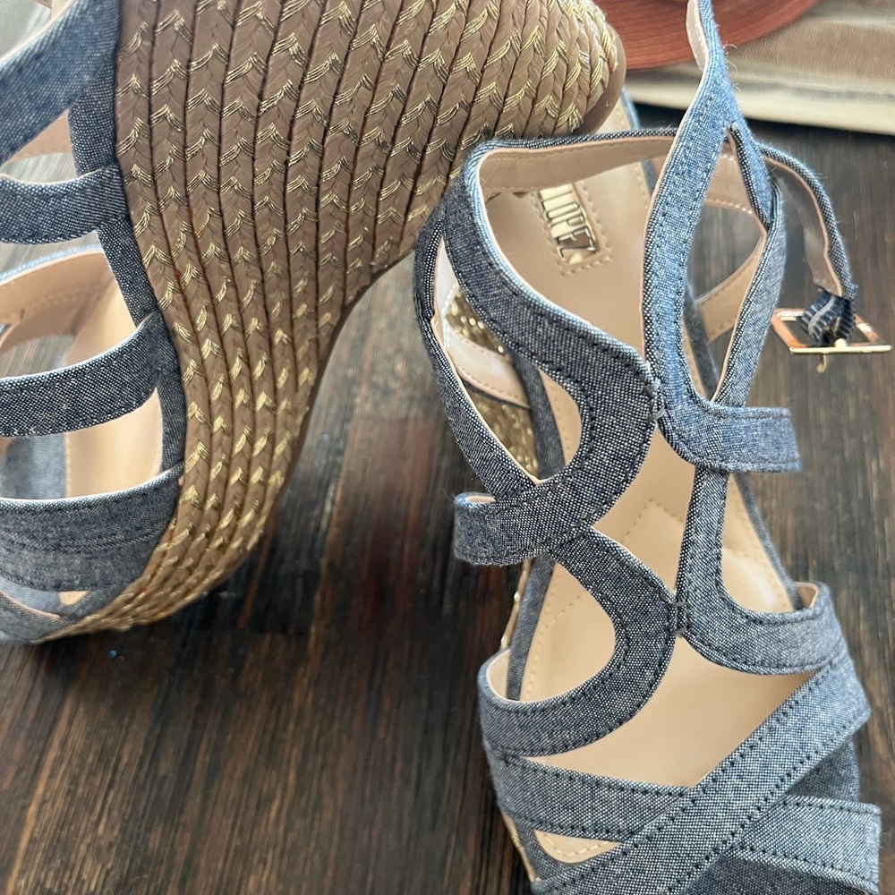 Woman’s jlo wedges